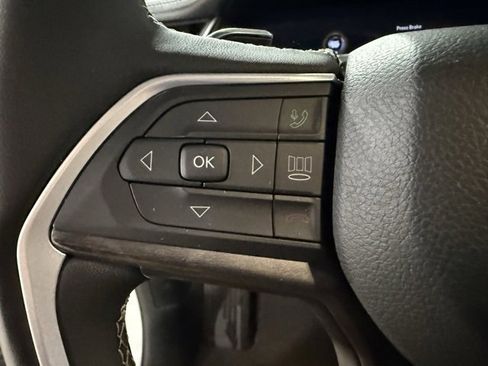 Used 2023 Jeep Grand Cherokee Limited image 13