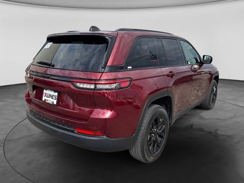Used 2024 Jeep Grand Cherokee Altitude AWD/4WD image 4