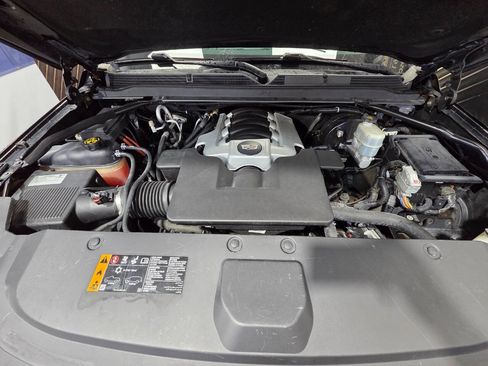 Used 2018 Cadillac Escalade ESV Luxury image 40