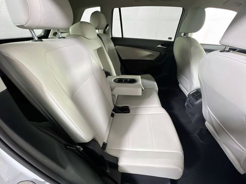 Used 2019 Volkswagen Tiguan SE w/ Panoramic Sunroof Package AWD/4WD image 26