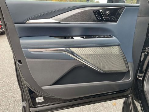 New 2025 Cadillac Escalade IQ Luxury 2 image 17