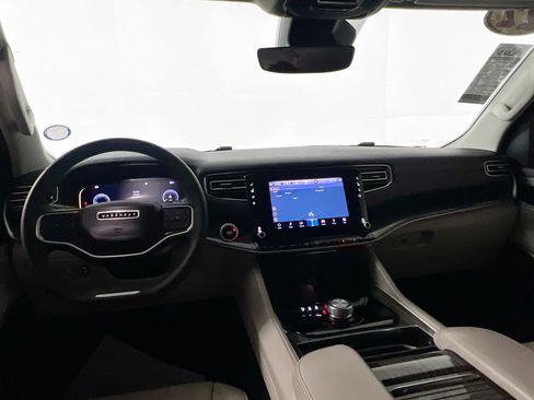 Used 2022 Jeep Wagoneer Series III w/ Flexible Seating Group image 29