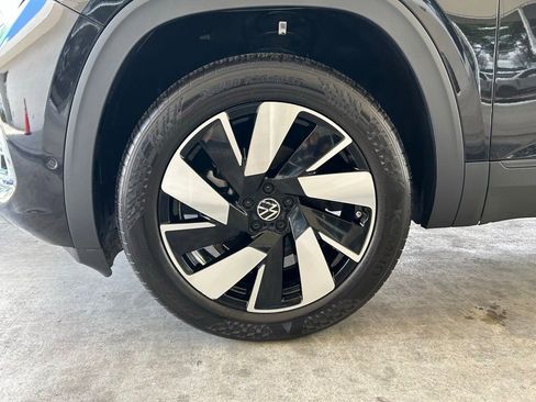 Used 2025 Volkswagen Atlas Cross Sport SE AWD/4WD image 12