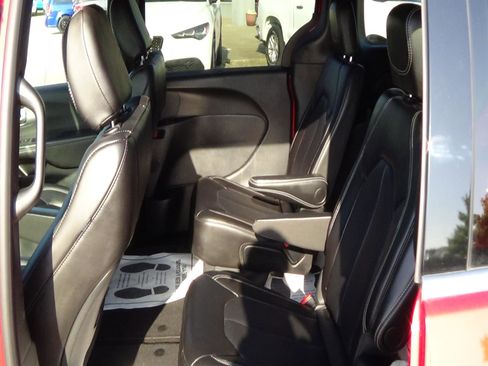 Used 2025 Chrysler Pacifica Select FWD image 12