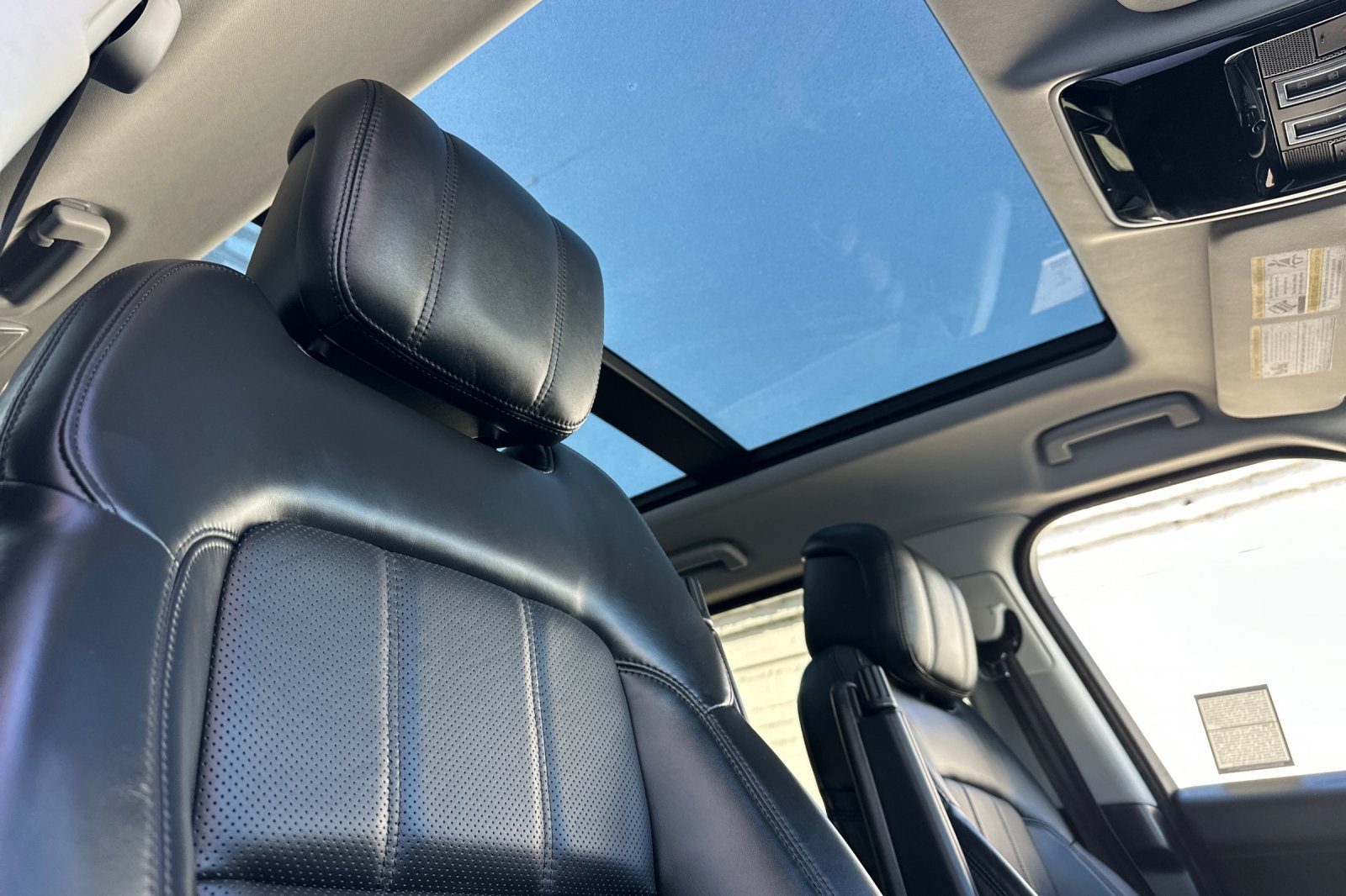 Used 2019 Land Rover Range Rover Sport HSE AWD/4WD image 18