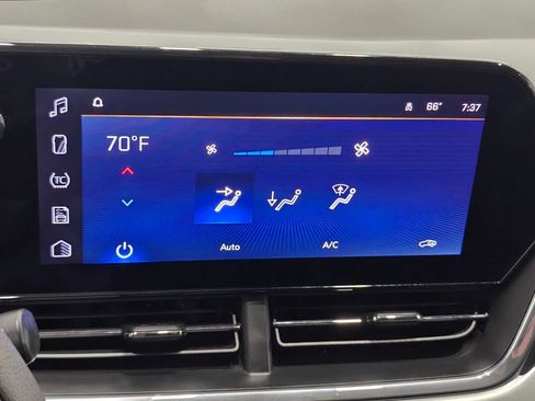 Used 2025 Chevrolet Trax LT image 31