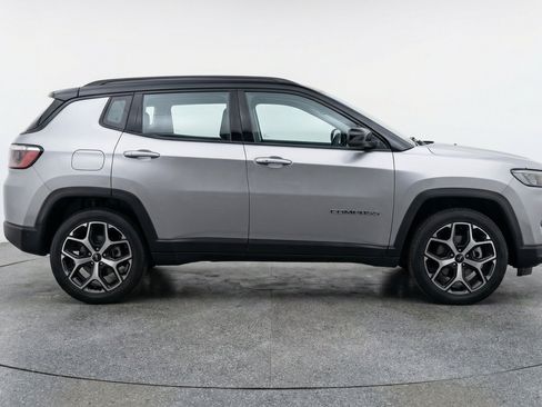 Used 2025 Jeep Compass Limited AWD/4WD image 11
