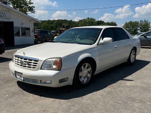 Used 2000 Cadillac De Ville DTS w/ Safety/Security Pkg image 2