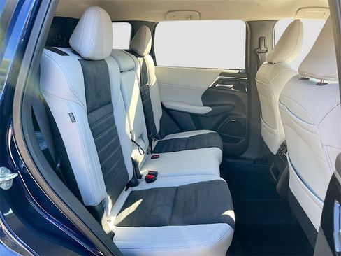 New 2025 Mitsubishi Outlander SE image 28