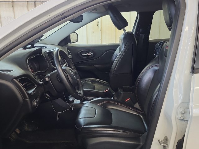 Used 2020 Jeep Cherokee Trailhawk AWD/4WD image 4