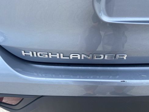 Used 2020 Toyota Highlander XLE AWD/4WD image 12