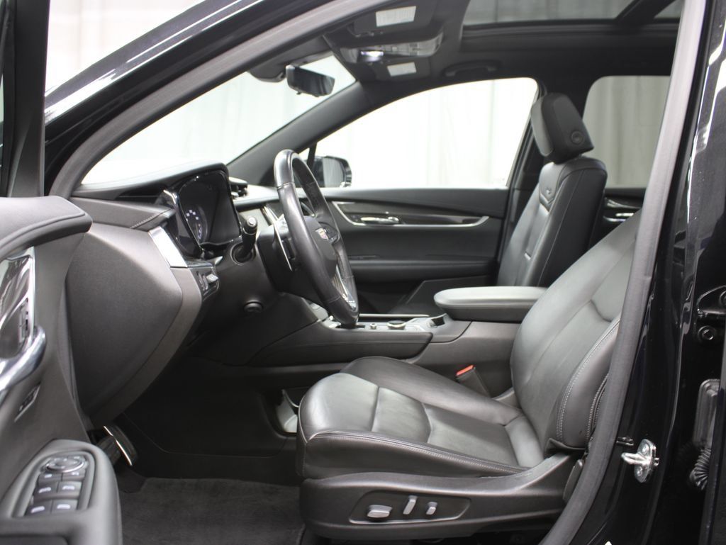 Used 2022 Cadillac XT6 Sport w/ Technology Package AWD/4WD image 15