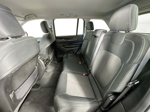 Used 2023 Jeep Grand Cherokee Laredo image 22