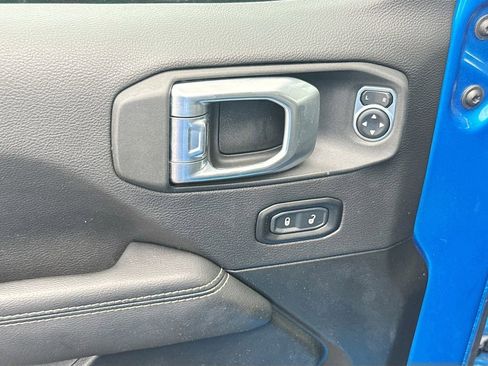 Used 2022 Jeep Wrangler Unlimited Sahara w/ Cold Weather Group AWD/4WD image 19