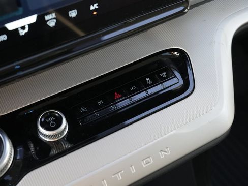 Used 2025 Ford Expedition Active RWD image 50