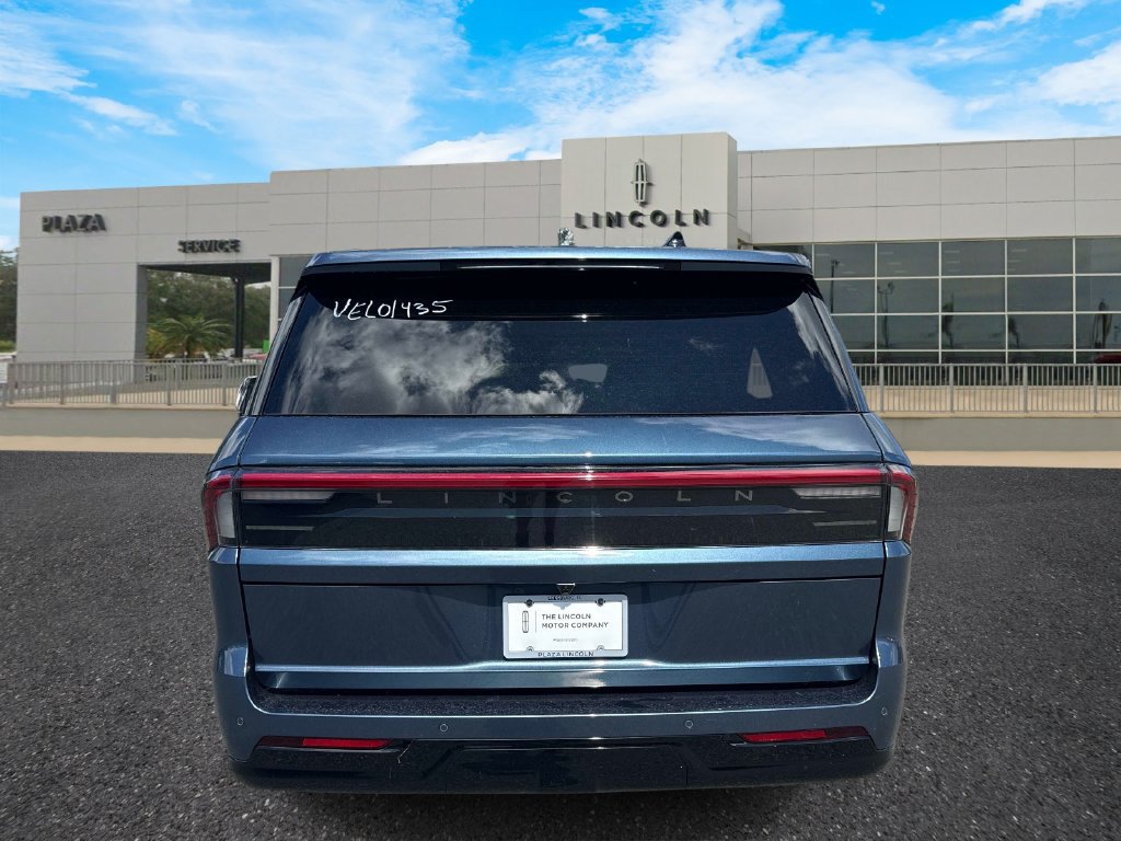 New 2027 Lincoln Navigator Reserve AWD/4WD image 4