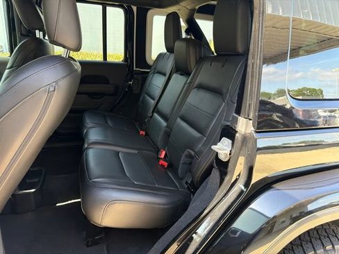 Used 2022 Jeep Wrangler Unlimited Sahara AWD/4WD image 14