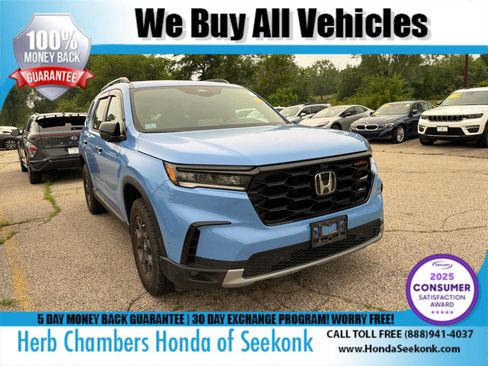 Used 2025 Honda Pilot TrailSport image 1