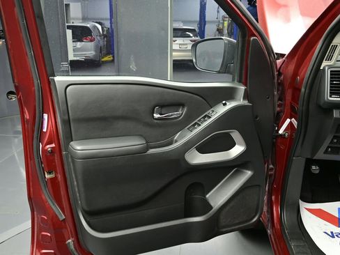 Used 2023 Nissan Frontier SV image 14