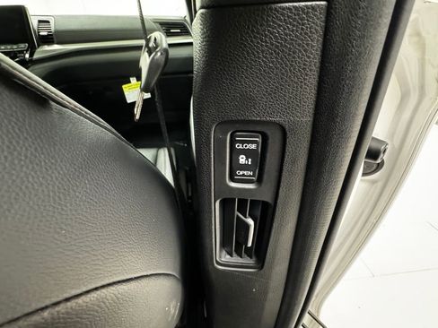 Used 2024 Honda Odyssey Sport image 18