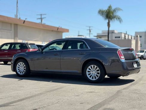 Used 2014 Chrysler 300 RWD image 9