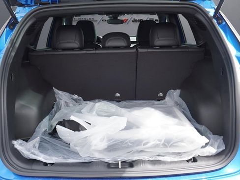 Used 2025 Jeep Compass Latitude w/ Altitude Special Edition image 16