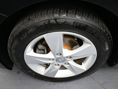 Used 2013 Hyundai Elantra GLS w/ Preferred Pkg image 14