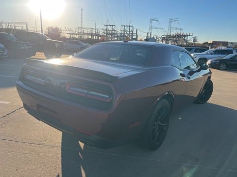 Used 2018 Dodge Challenger R/T w/ Driver Convenience Group image 4