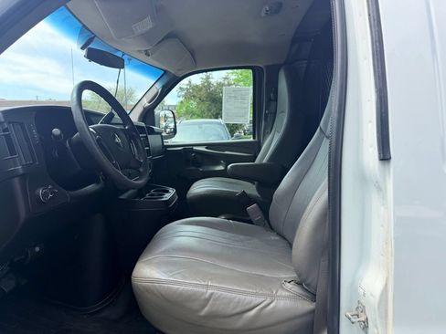Used 2011 Chevrolet Express 2500 RWD image 10