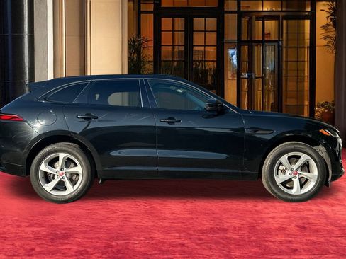 Used 2023 Jaguar F-PACE S image 9