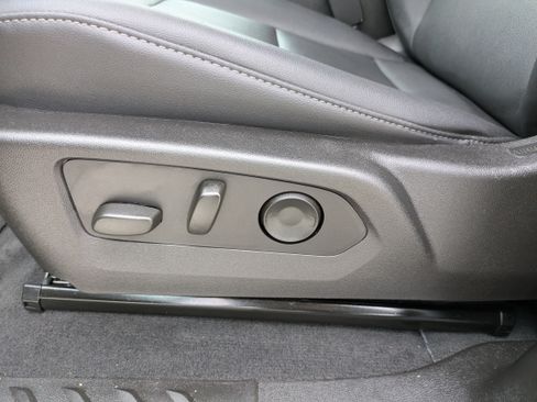 Used 2024 GMC Canyon Elevation w/ Elevation Premium Package image 8