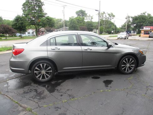 Used 2013 Chrysler 200 Touring w/ Cold Weather Group image 4