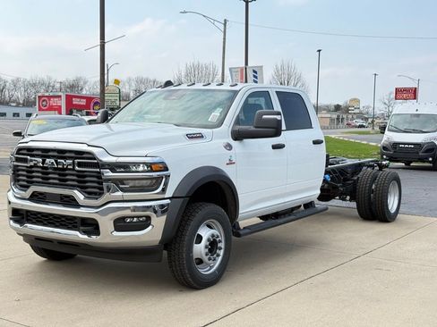 New 2026 RAM 5500 Tradesman w/ Chrome Appearance Group AWD/4WD image 3