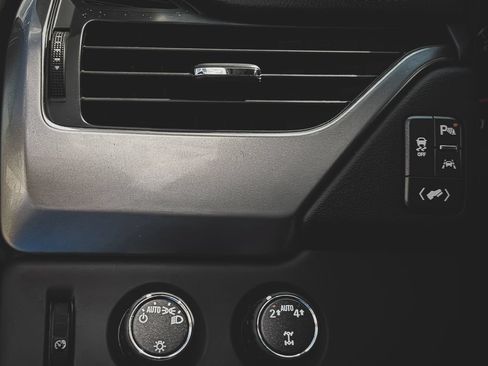 Used 2019 Chevrolet Tahoe LT AWD/4WD image 6