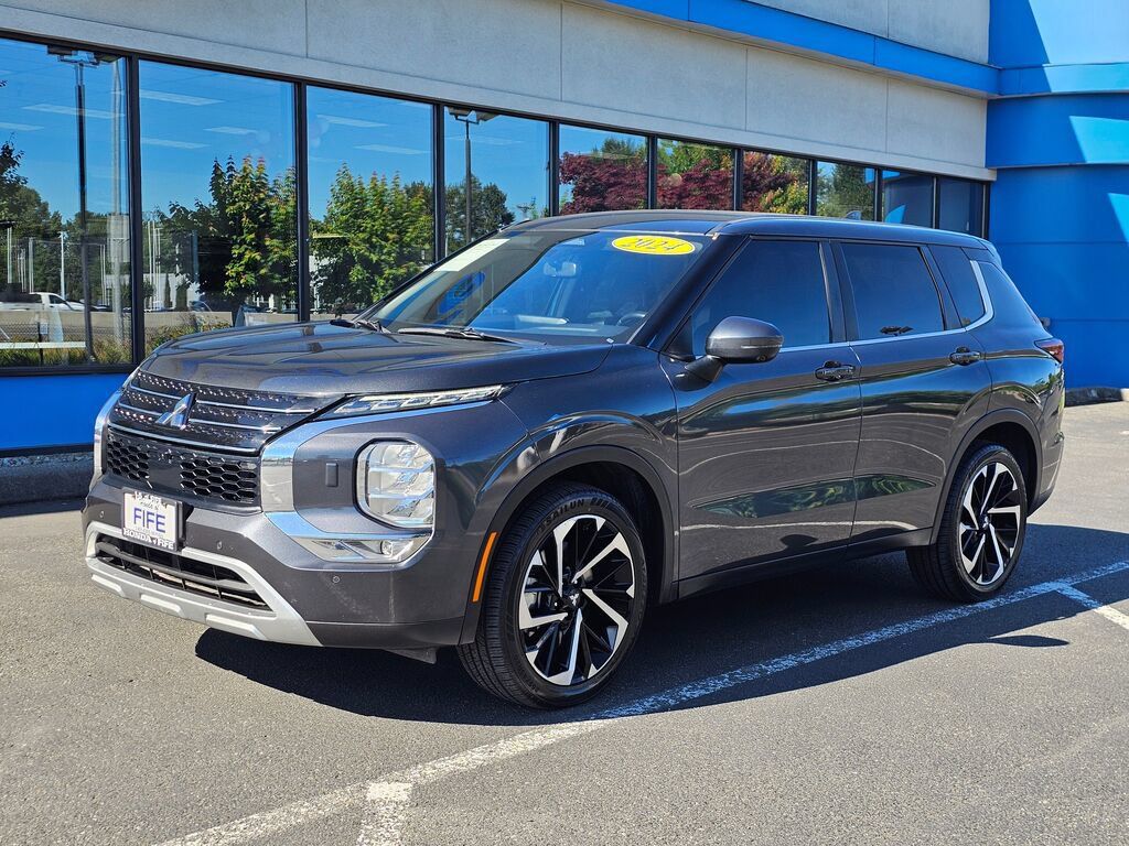 Used 2024 Mitsubishi Outlander SE AWD/4WD image 1