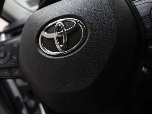 Used 2020 Toyota RAV4 LE FWD image 21