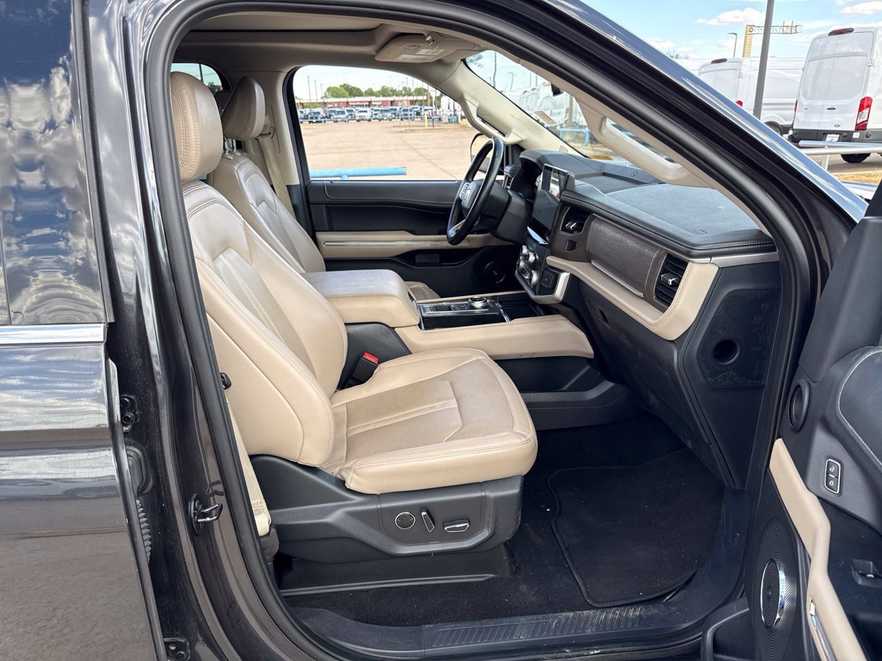 Used 2024 Ford Expedition Limited RWD image 15