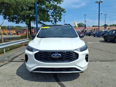 Certified 2024 Ford Escape ST-Line w/ Tech Pack #1 AWD/4WD image 3