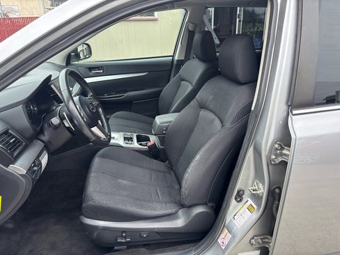 Used 2011 Subaru Outback 2.5i Premium image 4