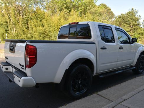 Used 2018 Nissan Frontier SV w/ Value Truck Package AWD/4WD image 3