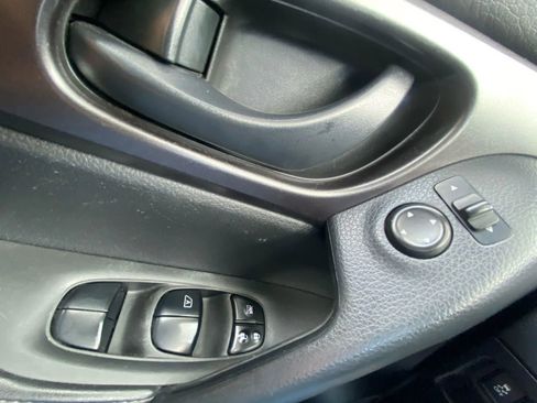 Used 2021 Nissan Rogue Sport S FWD image 11