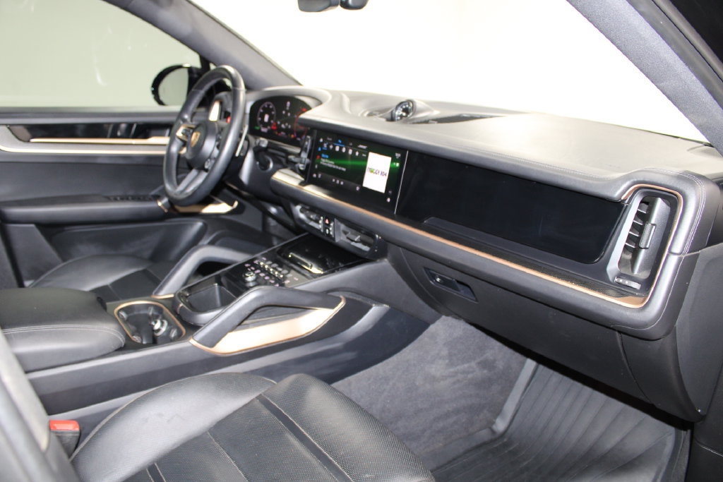 Used 2024 Porsche Cayenne Coupe AWD/4WD image 28