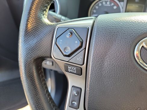 Used 2018 Toyota Tacoma SR5 RWD image 16