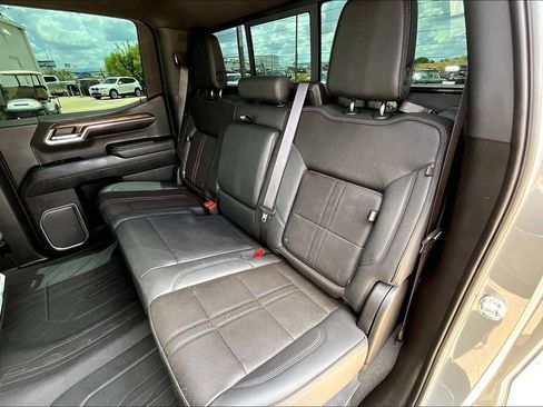 Used 2023 Chevrolet Silverado 1500 High Country w/ High Country Premium Package AWD/4WD image 32