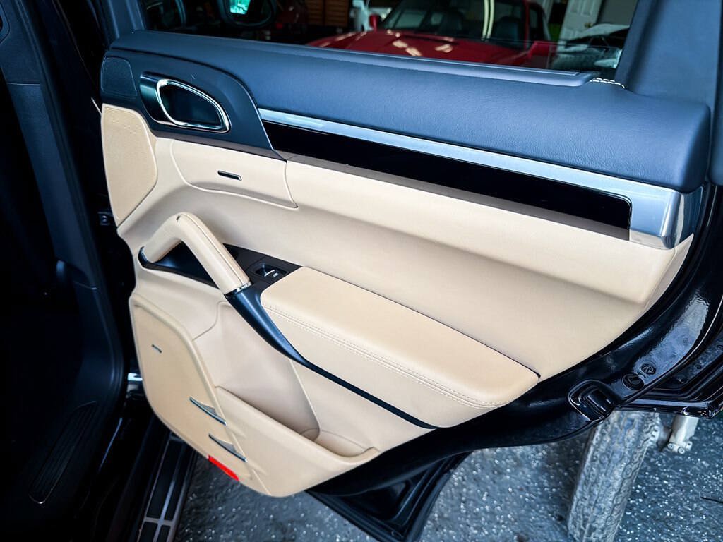 Used 2014 Porsche Cayenne AWD/4WD image 25