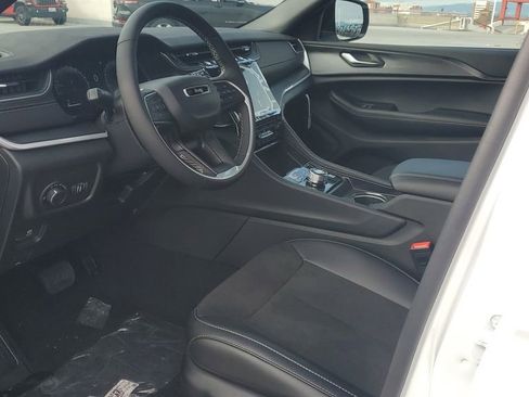 New 2025 Jeep Grand Cherokee Altitude image 20