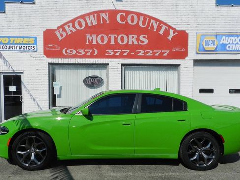 Used 2017 Dodge Charger SXT w/ Rallye Group RWD image 1