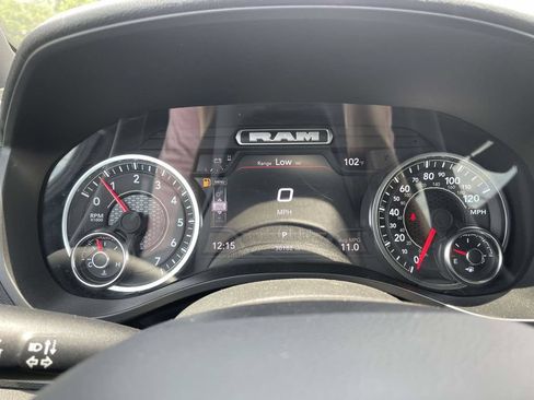 Used 2025 RAM 1500 4x4 Crew Cab image 30