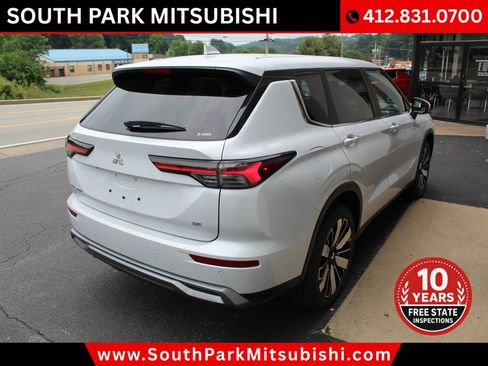 New 2025 Mitsubishi Outlander SE image 9