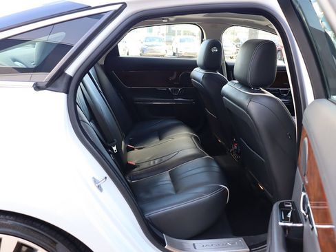 Used 2018 Jaguar XJ R-Sport image 39